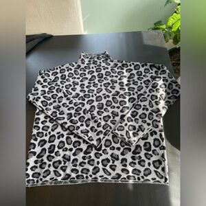 Tahari Gray and Black Leopard Print Turtleneck Sweater Size Large